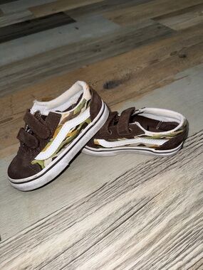 Kids Brown Camo Skate Sneakers with Velcro Straps